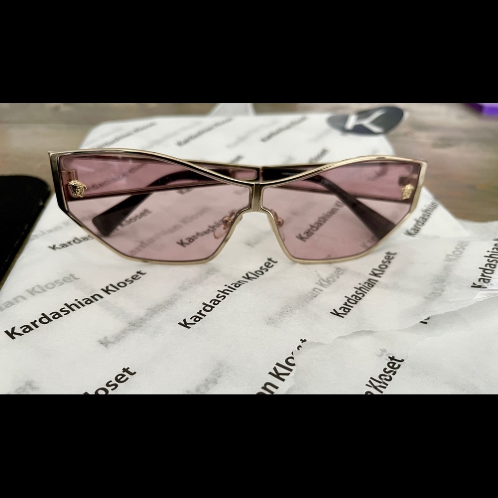 Kylie Jenner‘s Versace sunglasses 2205